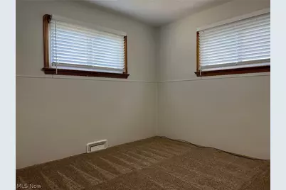 19313 Longview Avenue, Maple Heights, OH 44137 - Photo 10