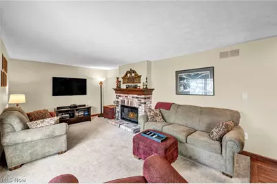 14194 Pine Lakes Drive, Strongsville, OH 44136 - Photo 10
