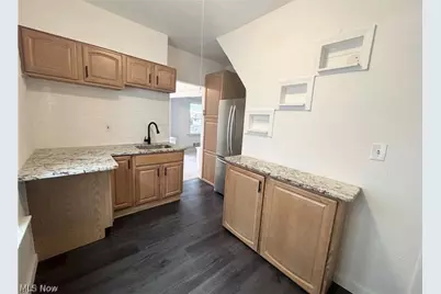 2035 Chesterland Avenue, Oakwood, OH 44107 - Photo 6
