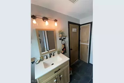 355 E Dresden Avenue, Akron, OH 44301 - Photo 8