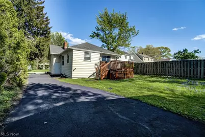 1548 Biltmore Road, Lyndhurst, OH 44124 - Photo 12