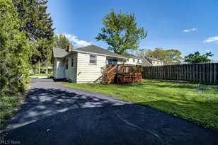 1548 Biltmore Rd, Lyndhurst, OH 44124 - Photo 12