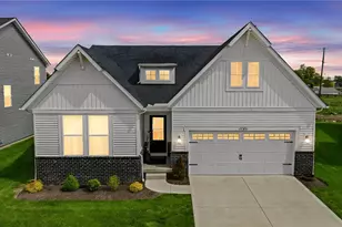 5380 Hawks Nest Cir, Sheffield Village, OH 44054 - Photo 2