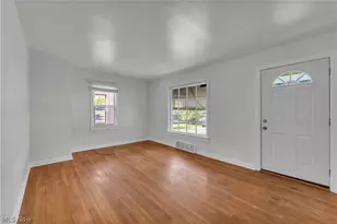 5581 Saxon Dr, Garfield Heights, OH 44125 - Photo 4