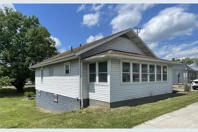 304 Dewey Avenue, Cambridge, OH 43725 - Photo 2