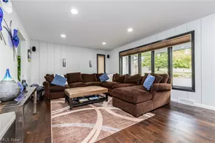 28750 S Woodland Rd, Pepper Pike, OH 44124 - Photo 4