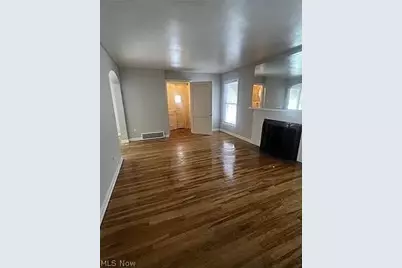 15511 Delrey Avenue, Loveland, OH 44128 - Photo 2