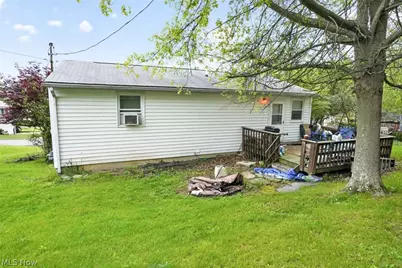 112 Locust Lane, St Clairsville, OH 43950 - Photo 2