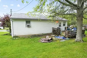 112 Locust Ln, St Clairsville, OH 43950 - Photo 2