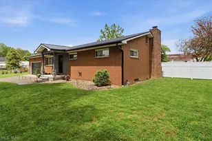 303 59th St, Vienna, WV 26105 - Photo 2