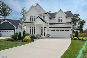 570 Magnolia Ct, Mayfield Village, OH 44143 - Photo 2