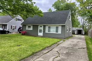 633 Blossom Dr, Lorain, OH 44052 - Photo 2