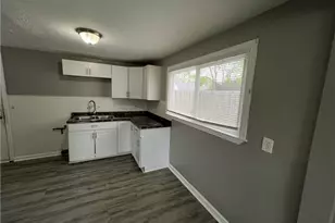 633 Blossom Dr, Lorain, OH 44052 - Photo 6
