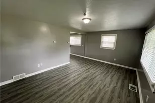 633 Blossom Dr, Lorain, OH 44052 - Photo 4