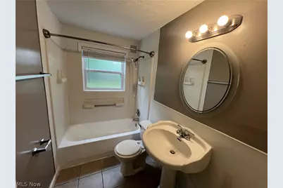 633 Blossom Drive, Lorain, OH 44052 - Photo 8