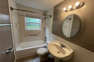 633 Blossom Dr, Lorain, OH 44052 - Photo 8