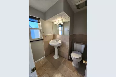 2452 Bromley Road, University Heights, OH 44118 - Photo 18