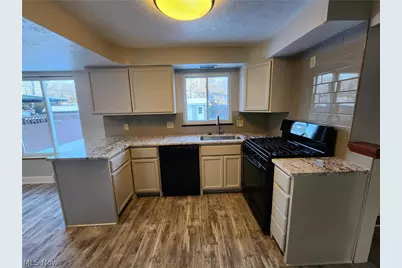 2452 Bromley Road, University Heights, OH 44118 - Photo 8