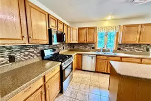 3076 Ravineview Cir, Stow, OH 44224 - Photo 8