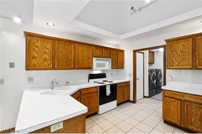 22445 Christopher Court, Strongsville, OH 44149 - Photo 8