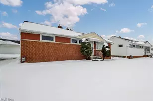 3323 Dellwood Dr, Parma, OH 44134 - Photo 2