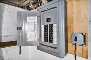 3323 Dellwood Dr, Parma, OH 44134 - Photo 36