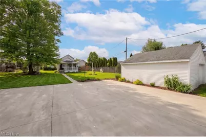 368 4th Drive NW, New Philadelphia, OH 44663 - Photo 2