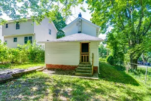 1213 Smithfarm Ave, Akron, OH 44305 - Photo 4