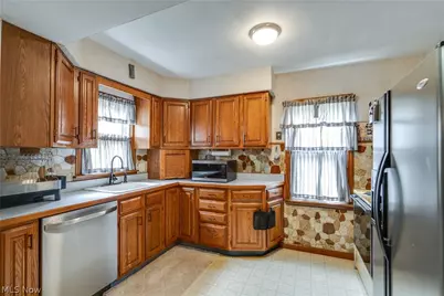 763 Lindsay Avenue, Akron, OH 44306 - Photo 6