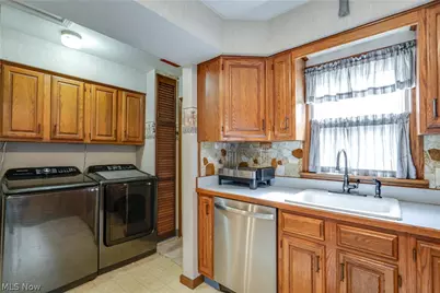 763 Lindsay Avenue, Akron, OH 44306 - Photo 8