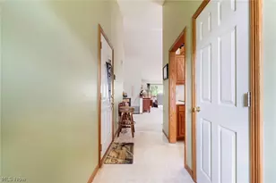 344 Myron St, Hubbard, OH 44425 - Photo 4