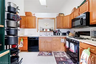 344 Myron St, Hubbard, OH 44425 - Photo 8