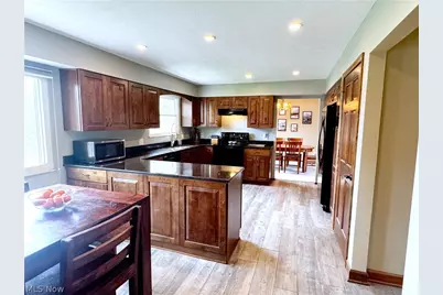 17051 Hunting Meadows Drive, Strongsville, OH 44136 - Photo 12