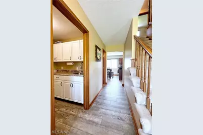 17051 Hunting Meadows Drive, Strongsville, OH 44136 - Photo 30
