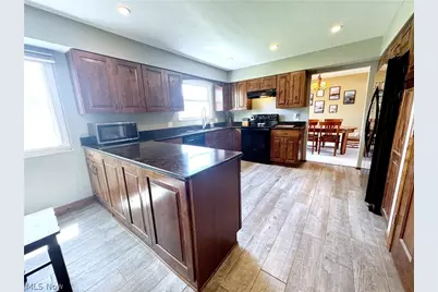17051 Hunting Meadows Drive, Strongsville, OH 44136 - Photo 10