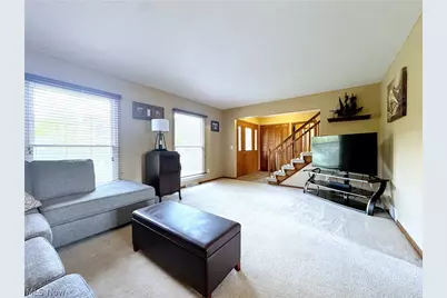 17051 Hunting Meadows Drive, Strongsville, OH 44136 - Photo 6