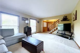 17051 Hunting Meadows Dr, Strongsville, OH 44136 - Photo 6
