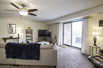 600 Tollis Parkway #209, Grandview Heights, OH 44147 - Photo 4