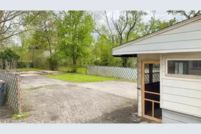 642 Parkman Road NW, Warren, OH 44485 - Photo 18