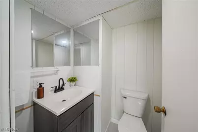 642 Parkman Road NW, Warren, OH 44485 - Photo 6
