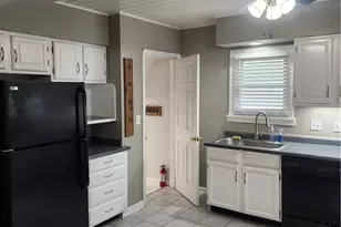 20680 Belvidere Ave, Fairview Park, OH 44126 - Photo 4