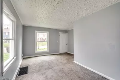 1090 Greenwood Avenue, Akron, OH 44320 - Photo 4