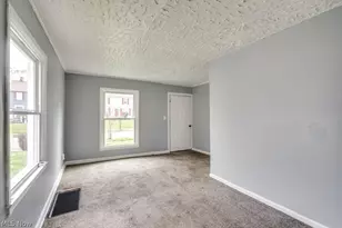1090 Greenwood Ave, Akron, OH 44320 - Photo 4