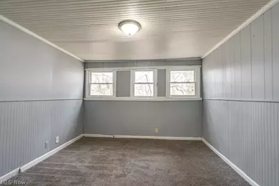 1090 Greenwood Avenue, Akron, OH 44320 - Photo 6