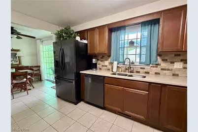 875 Princeton Avenue, Amherst, OH 44001 - Photo 10