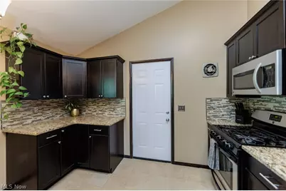 324 Charring Cross Drive, Munroe Falls, OH 44262 - Photo 8