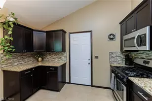 324 Charring Cross Dr, Munroe Falls, OH 44262 - Photo 8