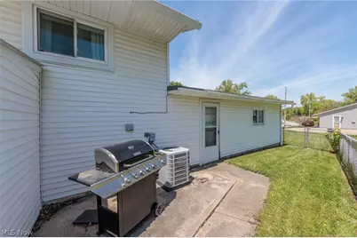 324 Charring Cross Drive, Munroe Falls, OH 44262 - Photo 32