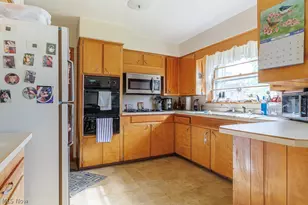 1014 Kirwan Dr, Youngstown, OH 44515 - Photo 6