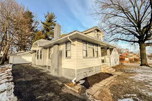 196 Maywood Dr, Youngstown, OH 44512 - Photo 2